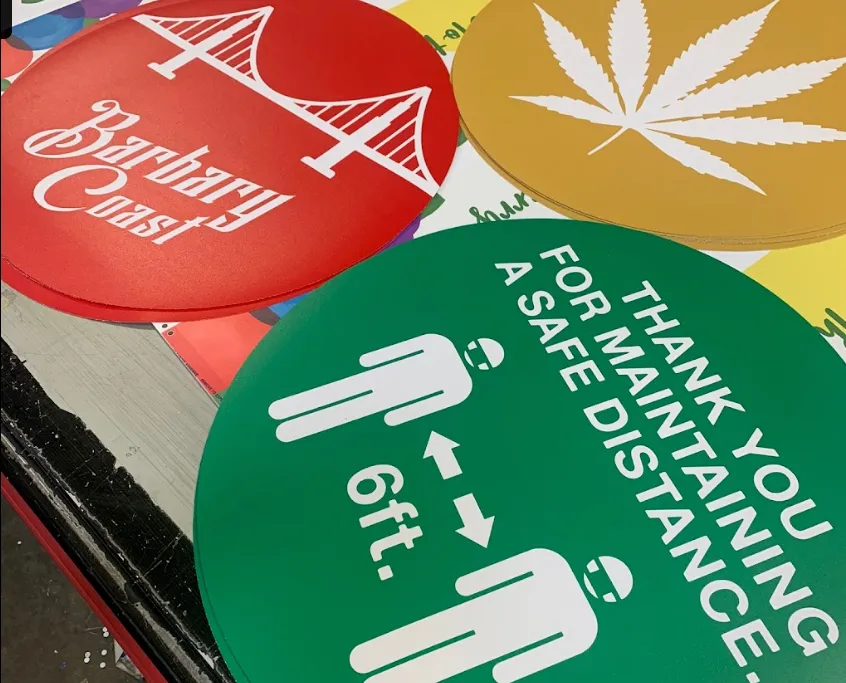 Green social distancing sign
